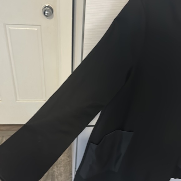 Bcbg sz lg swing dress with faux leather pockets like new!with faux leggings! - Picture 3 of 6